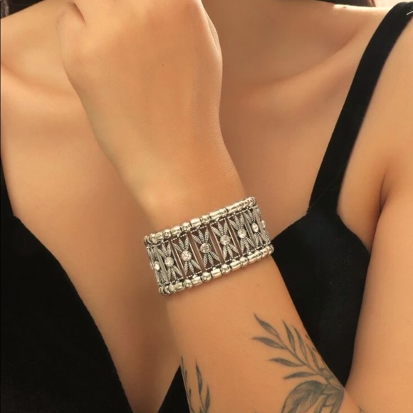 BRAND NEW Handcrafted Stainless Steel & Swarovski Crystal Stretch Cuff Bracelet - Picture 1 of 7